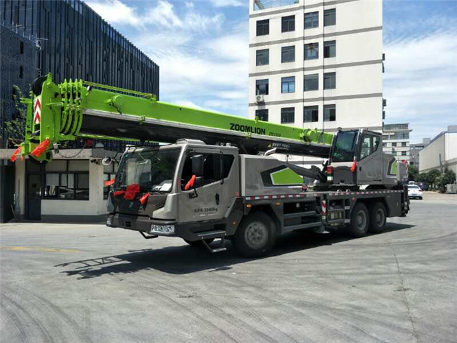 兴山县跨街广告牌的高空安装注意事项