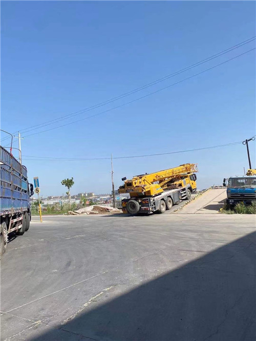 兴山县25吨吊车的租赁价格大概是多少？