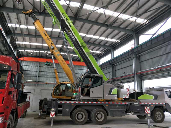 兴山县高空车出租需要注意哪些安全事项？