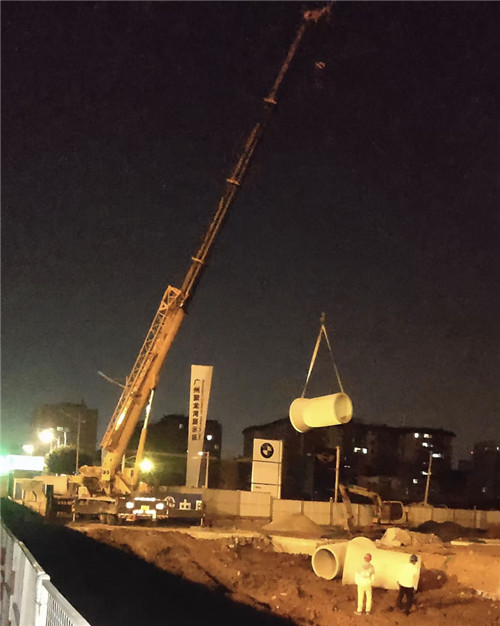 兴山县“弯臂矫正”—— 吊车的 “形变补偿” 技术